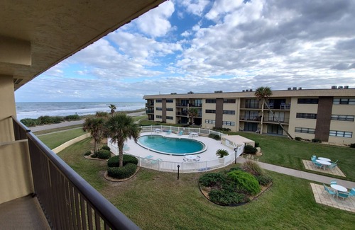 Breakers Condo | Flip Flops At The Beach