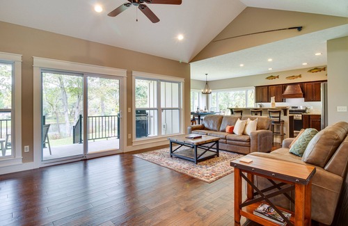 Lakeview House | Flippin Home w/Deck & Grill: Steps to White River