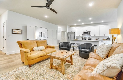 Flippin House | Flippin Vacation Rental: Walk to White River!