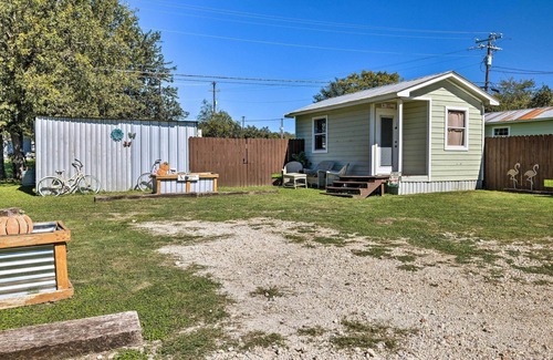 Canyon Lake Apartment | Flirty Flamingo' Studio: 1 Mi to Canyon Lake