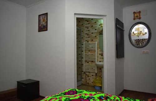 Giulesti House | Floare de Colt
