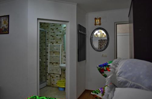 Giulesti House | Floare de Colt