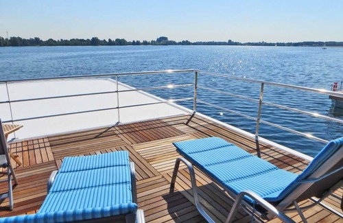 Vynen House | Floating 44 Komfortable Hausboote bei Xanten mit Tollem Seeblick