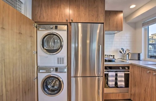 Mill Valley Apartment | Floating condo 'C' on Sausalito's Richardson Bay