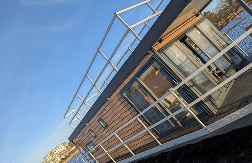 Vastervik Boat Rental | Floating house in Västervik