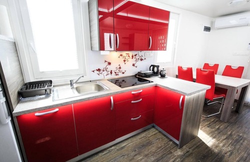 Piran Boat Rental | Floating House Sea Queen, 50 meters from the beach, with hot tub