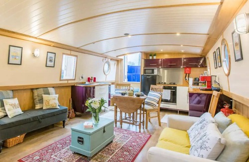 North Glasgow Boat Rental | Floating Retreat: Glasgow's Hidden Gem - Urban Life Meet Canalside Tranquility