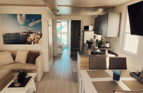 Piran House | Floating Sea House - 5Stars