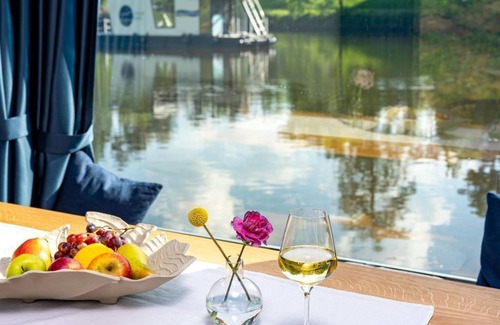 Merzig Apartment | Floating vacation apartment on the Saar - mobile home, shower, WC, 2 bedrooms