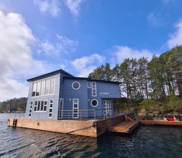 Nautnes Boat Rental | Floating Villa Bergen