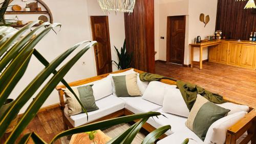Beyin Villa | Floating Villa near Nzulezu