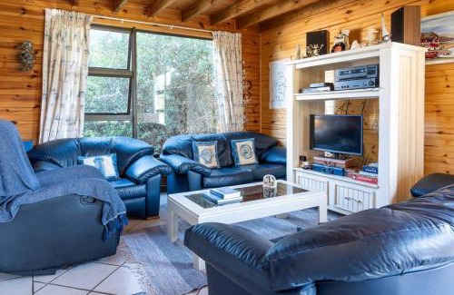 Fisherhaven House | Flock-Inn