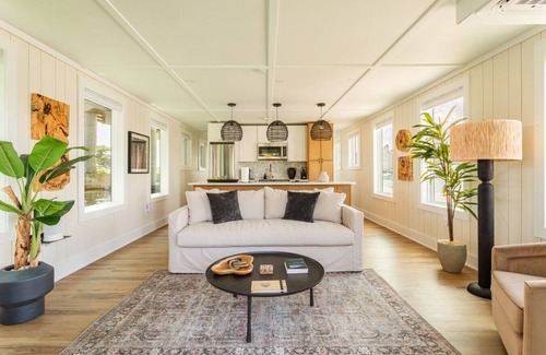 Dam Neck Boat Rental | FLOHOM 10 - Floating Luxury Steps from the Beach