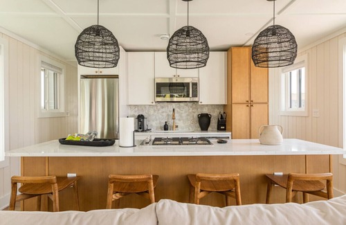 Dam Neck Boat Rental | FLOHOM 10 - Floating Luxury Steps from the Beach