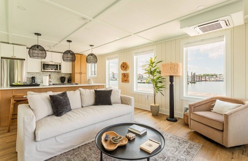 Dam Neck Boat Rental | FLOHOM 10 - Floating Luxury Steps from the Beach