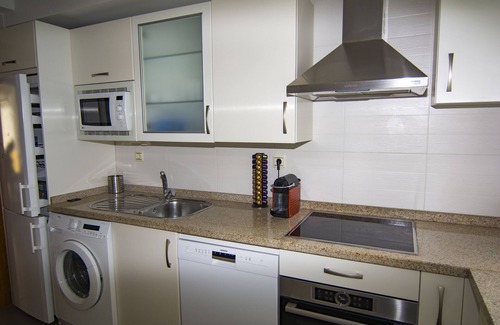 Leon Apartment | FLOOR CENTRAL, MODERN, EQUIPPED, COMFORTABLE AND WIFI 100 M2. GARAGE OPTION