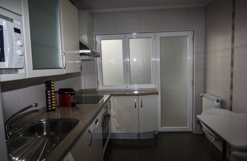 Leon Apartment | FLOOR CENTRAL, MODERN, EQUIPPED, COMFORTABLE AND WIFI 100 M2. GARAGE OPTION