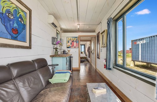 Round Top House | Flophouze Shipping Container Hotel - Houze 3