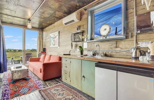 Round Top House | Flophouze Shipping Container Hotel - Houze 4