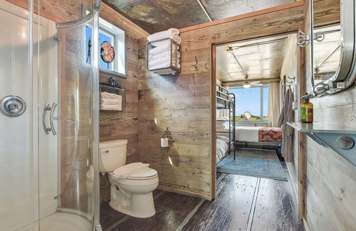 Round Top House | Flophouze Shipping Container Hotel - Houze 4