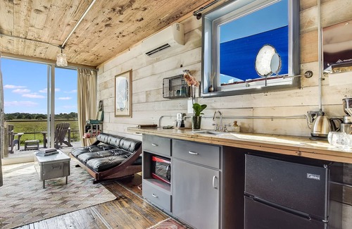 Round Top Hotel | Flophouze Shipping Container Hotel