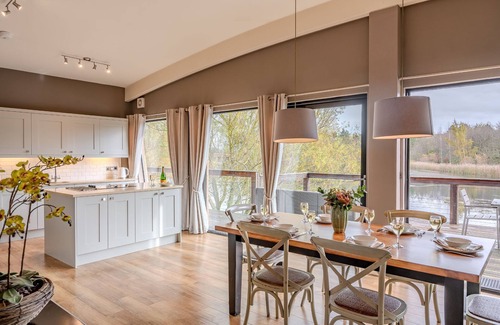 Richmond Cottage | Flora - a lodge that sleeps 6 guests in 3 bedrooms