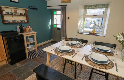 Tideswell Cottage | Flora Cottage