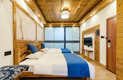 Xiangxi House | Floral Hotel Furong Town Qichi Inn