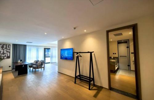 Changbai Mountain North Slope House | Floral Luxury Changbai Mountain Forest B&B
