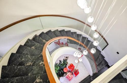 Yi County Hotel | Floral Shemanyue Mountain Homestay