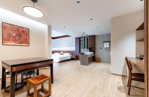 Yi County Hotel | Floral Shemanyue Mountain Homestay
