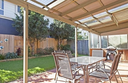 Sawtell House | Floreat is a luxurious four bedroom Sawtell home, perfect for the family getaway near the beach.