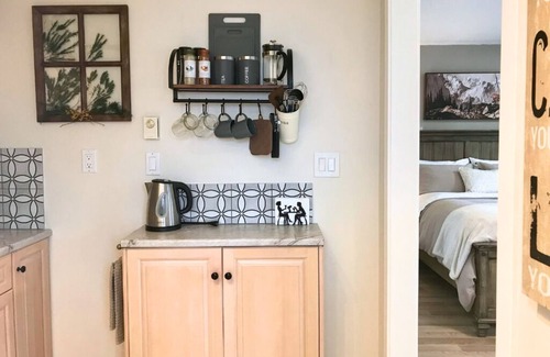 Langford Apartment | Florence Lake Garden Suite With Private Outdoor Patio With Fire Pit & Grill