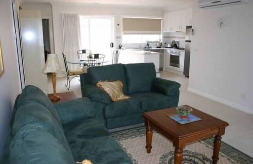 Delahey House | Florentine Villas - Your Home away from Home - near Watergardens Town Centre