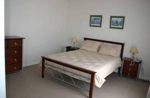 Delahey House | Florentine Villas - Your Home away from Home - near Watergardens Town Centre
