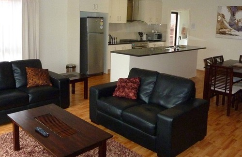 Delahey Villa | Florentine Villas - Your Home away from Home - near Watergardens Town Centre