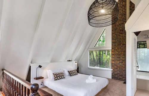 Glass House Mountains House | Florette Cottages at Glass House
