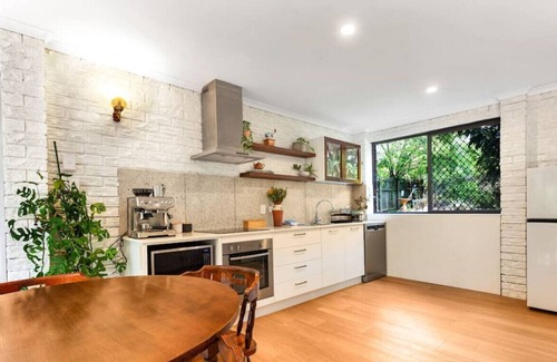 Glass House Mountains House | Florette Cottages at Glass House