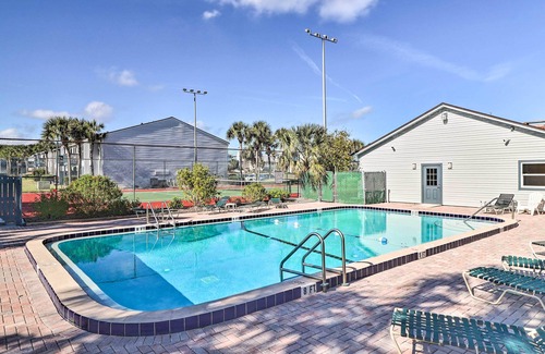 Fernandina Beach Apartment | Florida Condo w/Pool & Tennis: Walk to Beach!