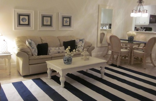 Naples Condo | Florida Decor! December to April Get 1 month FREE