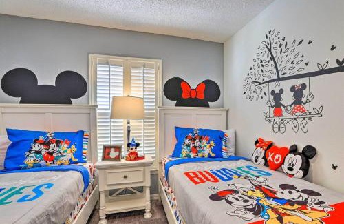 Clear Creek House | Florida Disney Star Wars Villa, Poolside Cinema