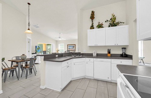 Sandy Ridge Villa | Florida Escape: Private Pool Villa, 20 Min to Disney!