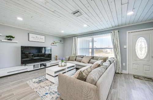 Oakland Hills House | Florida Gulf Coast Getaway Pool and Screened Lanai!