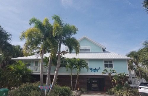 Palm Island House | Florida Island paradise! Pool, Dock, poolside bar and TV. Close to beach.