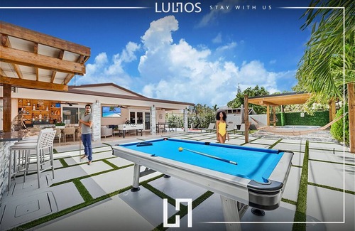 Hialeah House | Florida Retreat 6BR Pool Jacuzzi & Game Haven