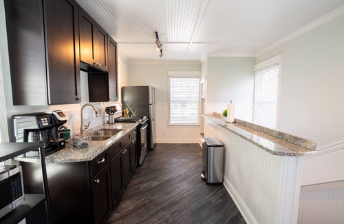 Gainesville Apartment | Florida Room: Walk DNTN | Studio | Lux Bath | Pet Welcome
