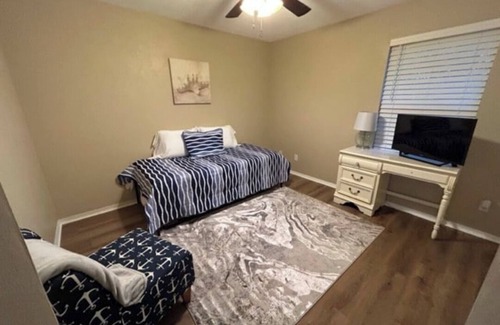 Florida Shores House | Florida Shores Retreat, Charming 3-bedroom 1 Bath house with AC and WiFi