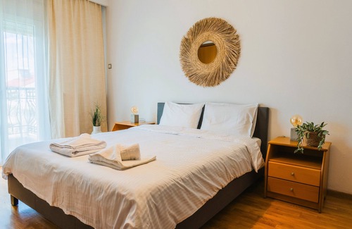 Florina Apartment | Florina House - Spacious with 2 Bedrooms and mountain view