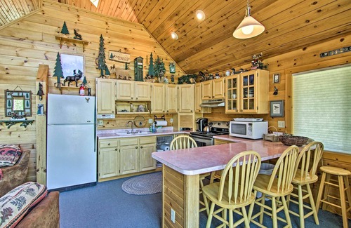 Florissant Cabin | Florissant Hilltop Hideaway w/Porch + Pond Access