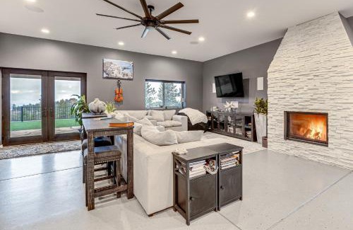 Lake George House | Florissant Home with Hot Tub, Putting Green and Views!